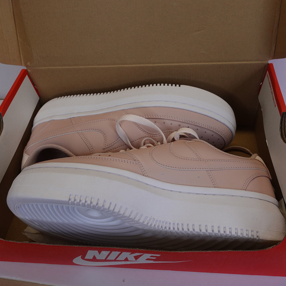 Women's Nike Court Vision Alta Platform Sneakers Pink White Size 10 NIB - Picture 2 of 11